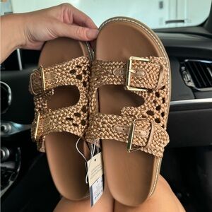 Sold out viral TikTok sandals 9.5